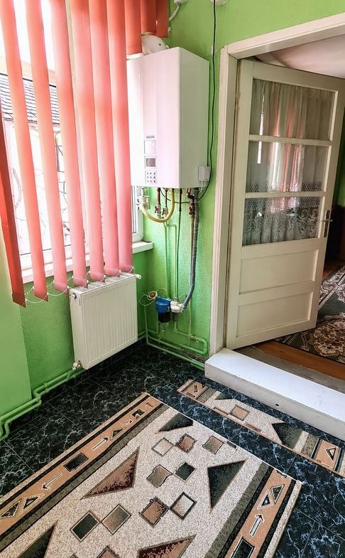 Casă individuală, teren generos de 1.348mp, poziție centrală, Giarmata
