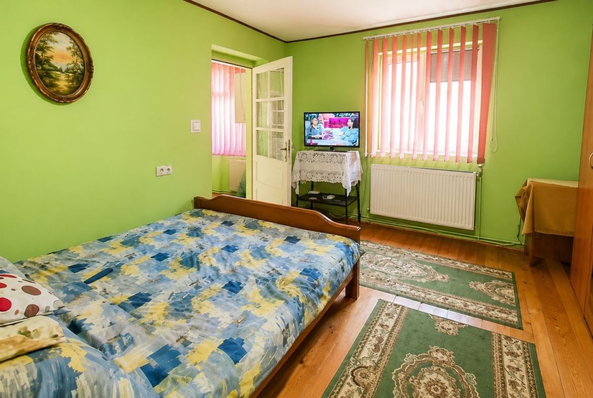 Casă individuală, teren generos de 1.348mp, poziție centrală, Giarmata