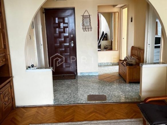 Apartament 3 camere luminos | Dâmbu Pietros,