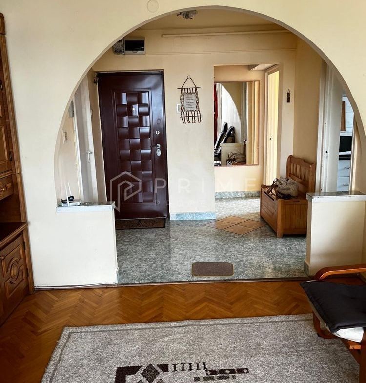 Apartament 3 camere luminos | Dâmbu Pietros,