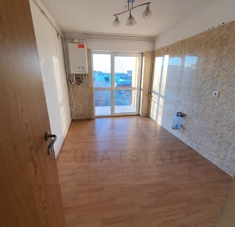 Apartament 3 camere decomandat etaj 1 66 mp balcon 8 mp Trei Stejari