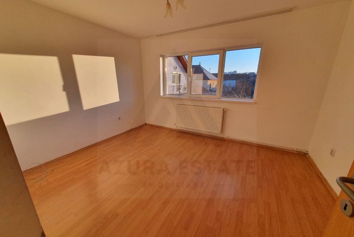 Apartament 3 camere decomandat etaj 1 66 mp balcon 8 mp Trei Stejari