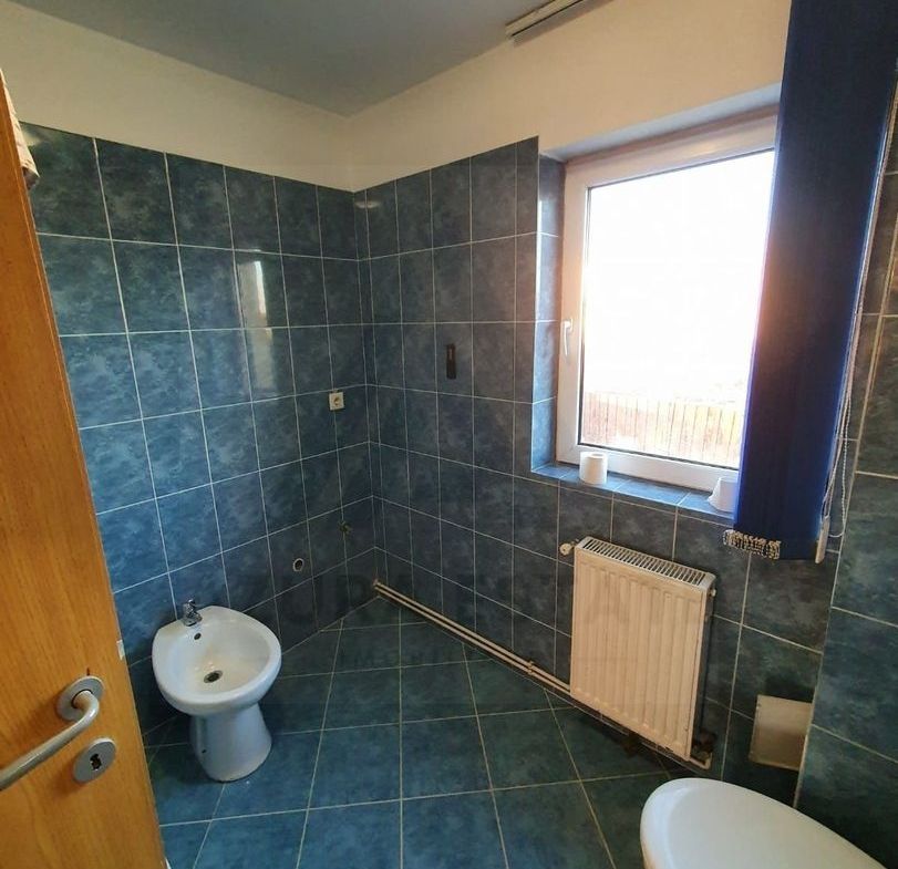 Apartament 3 camere decomandat etaj 1 66 mp balcon 8 mp Trei Stejari