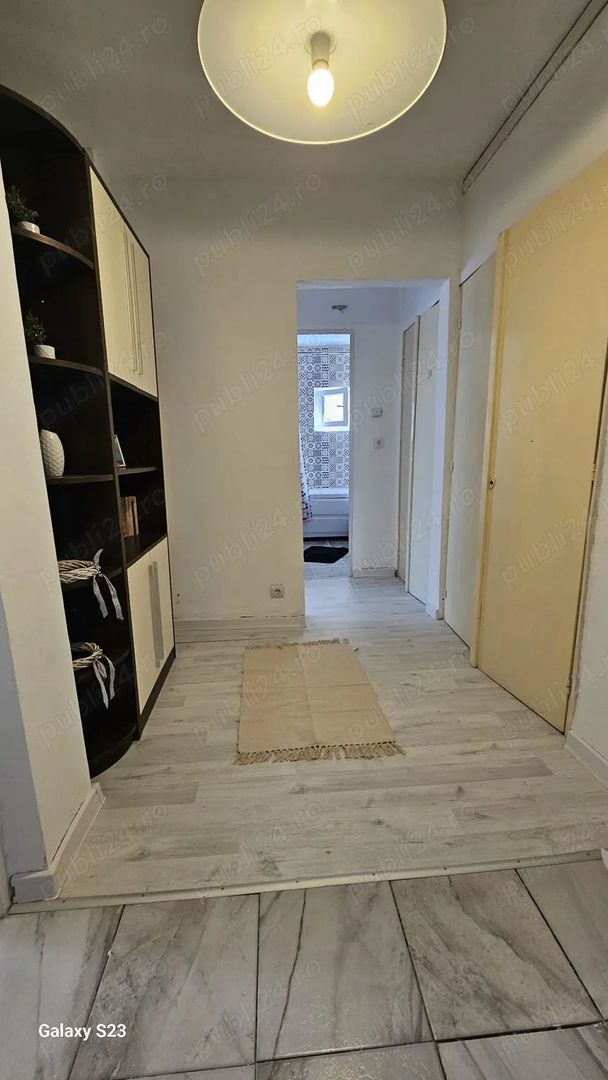 De inchiriat apartament 2 camere, Piața Centrală, et. 4, renovat, 450 eur