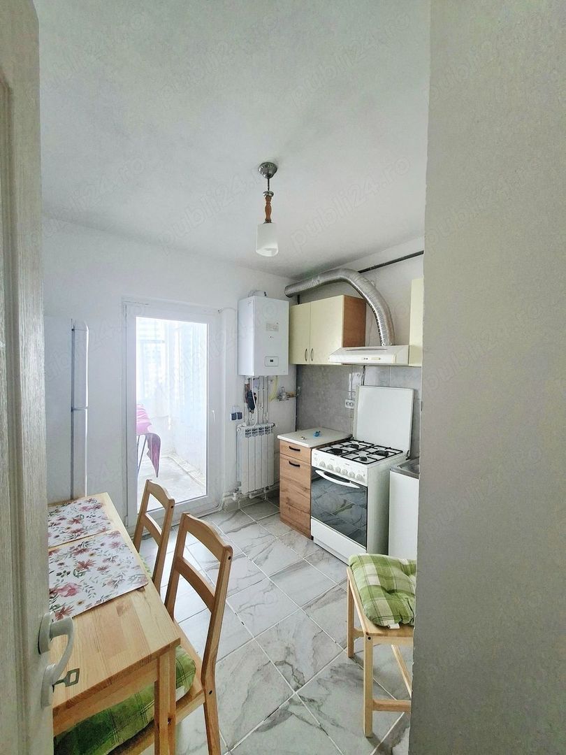 De inchiriat apartament 2 camere, Piața Centrală, et. 4, renovat, 450 eur
