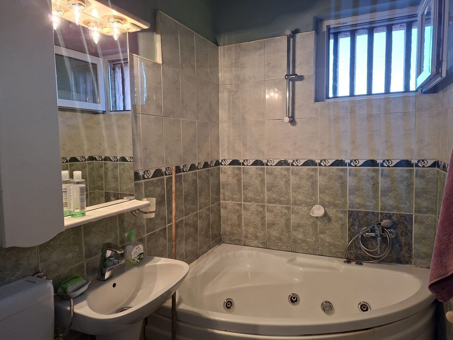 Apartament 3 camere 2 dormitoare 72 mp etaj 2 balcoane zona Terezian