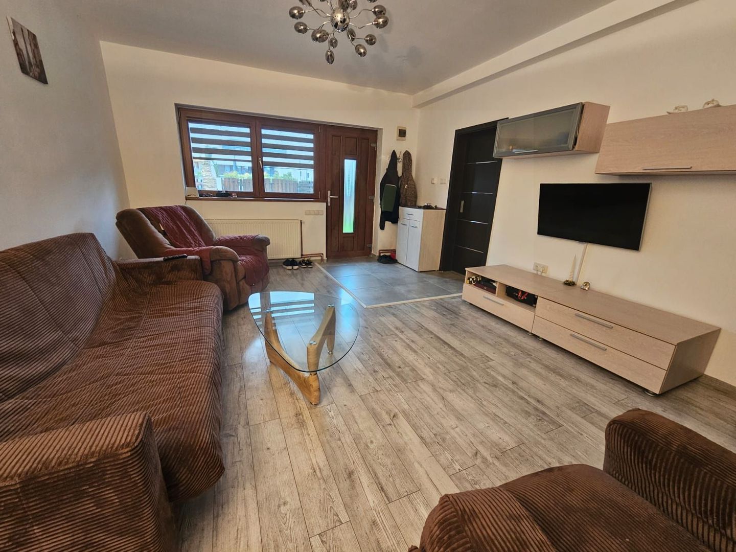 Apartament 3 camere la vilă 67 mp curte privată 147mp terasă acoperită