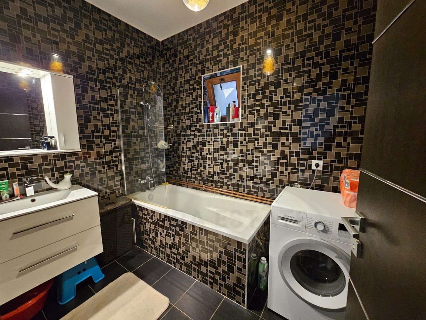 Apartament 3 camere la vilă 67 mp curte privată 147mp terasă acoperită