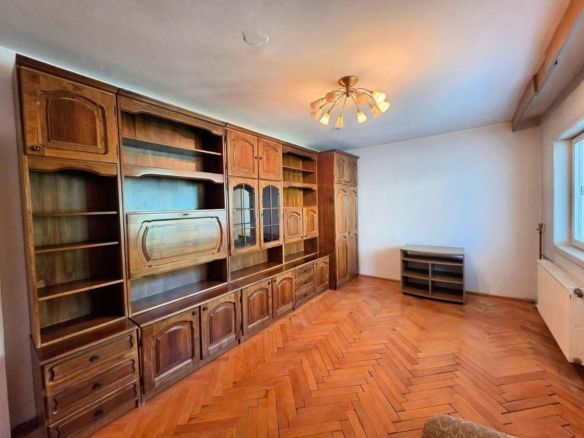 Vand apartament cu 2 camere decomandat in Calea Lipovei