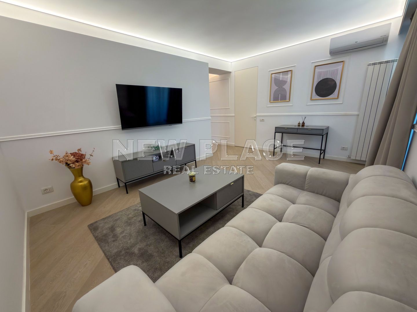 [VIDEO] CORTINA NORTH | Bucatarie inchisa | 1,100 Eur+TVA|Terasa 30 mp