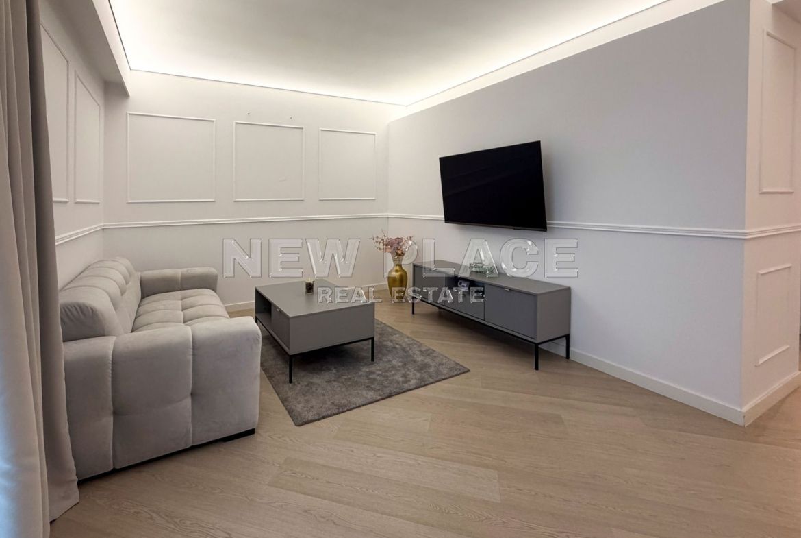 [VIDEO] CORTINA NORTH | Bucatarie inchisa | 1,100 Eur+TVA|Terasa 30 mp