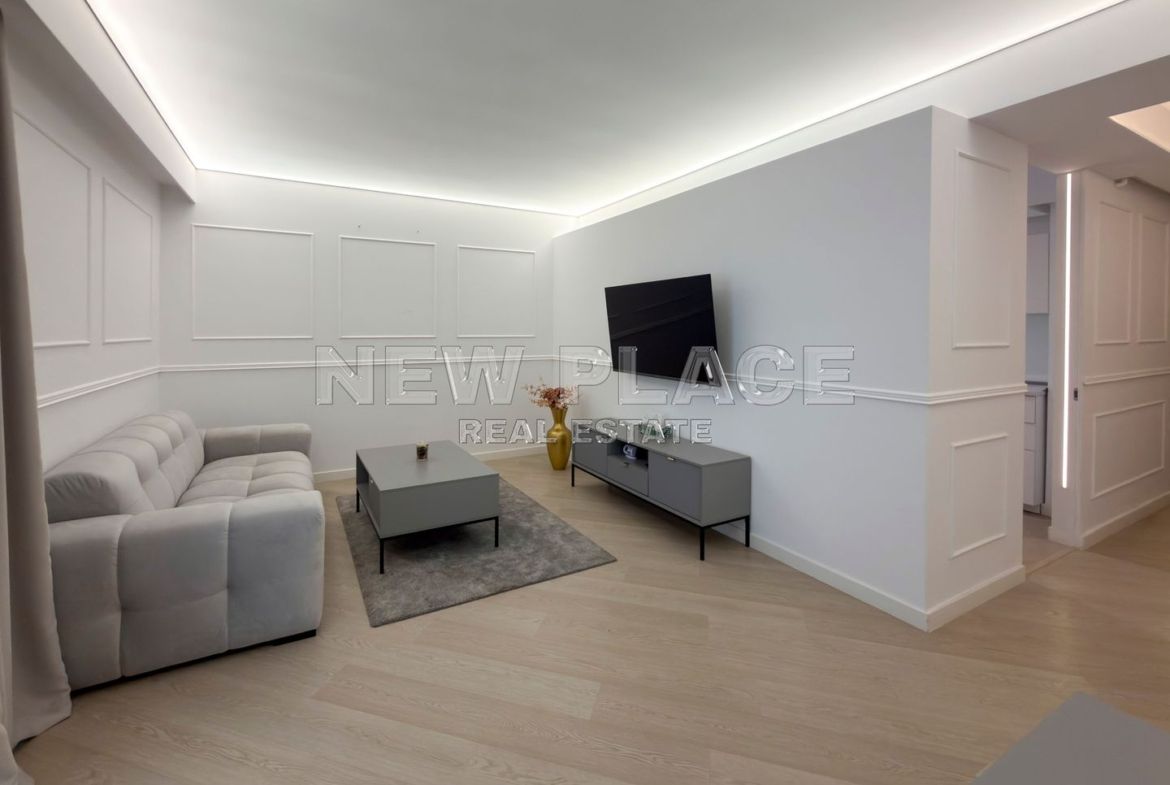 [VIDEO] CORTINA NORTH | Bucatarie inchisa | 1,100 Eur+TVA|Terasa 30 mp