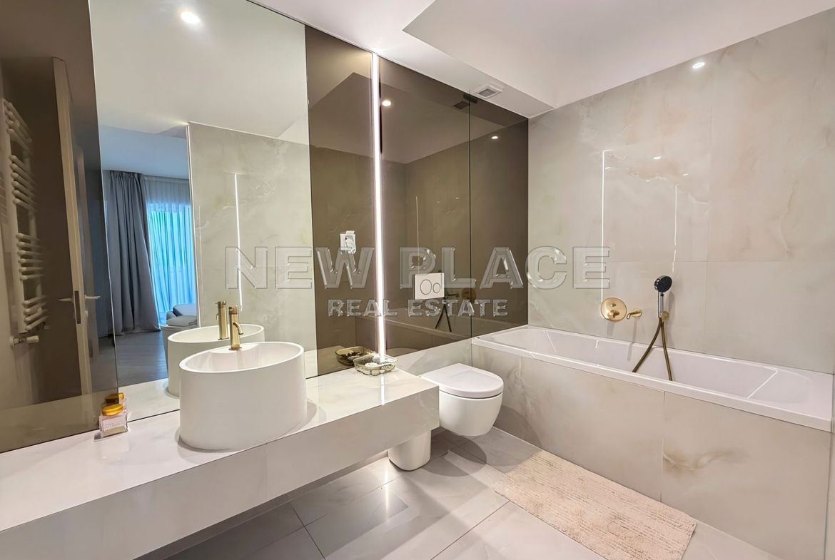 [VIDEO] CORTINA NORTH | Bucatarie inchisa | 1,100 Eur+TVA|Terasa 30 mp
