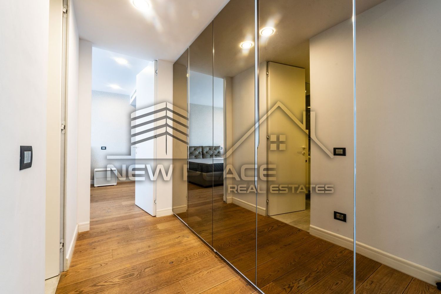 Cortina Residence | Exclusivitate | 950 Eur+TVA | Mobila Rovere | LUX