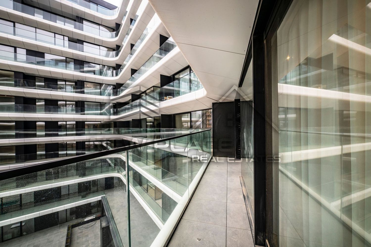 Yacht KID | Apt exclusivist | 261,000+TVA | Bucatarie inchisa | LUX