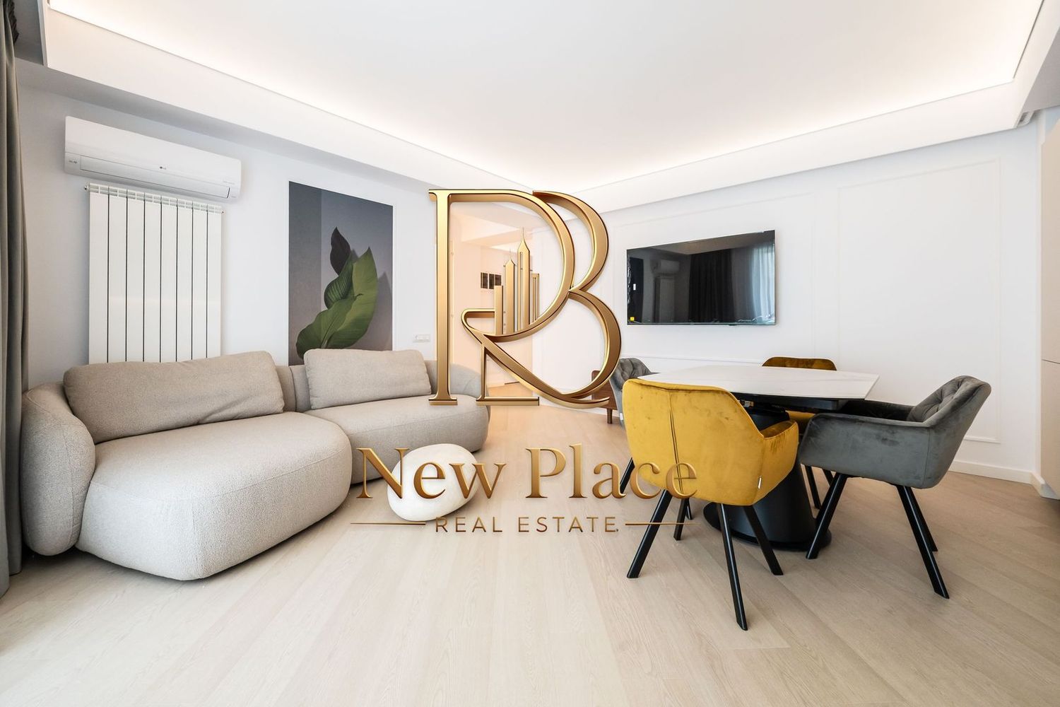[VIDEO] CORTINA NORTH | 1,150 Eur + TVA | Mobila Rovere | View liber | LUX