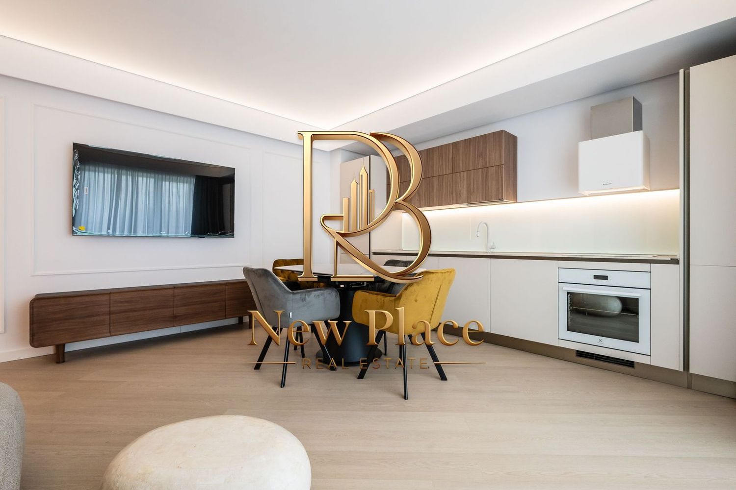 [VIDEO] CORTINA NORTH | 1,150 Eur + TVA | Mobila Rovere | View liber | LUX