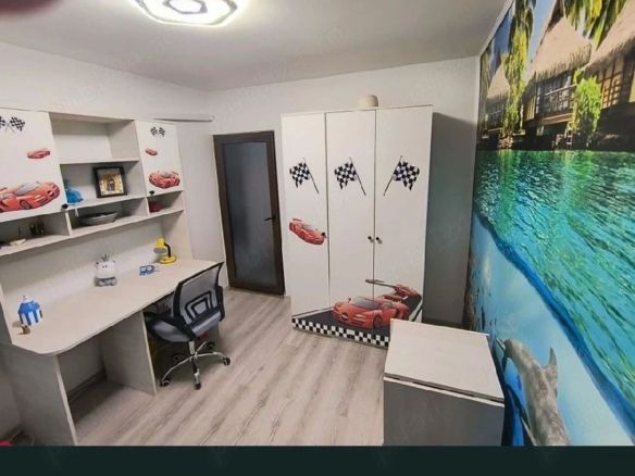 De inchiriat apartament 3 camere Micro 16, 450 euro