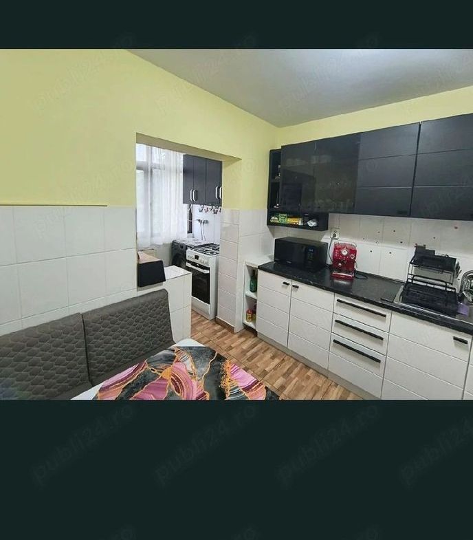 inchiriez apartament 3 camere Micro 16
