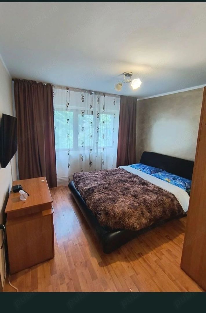 inchiriez apartament 3 camere Micro 16