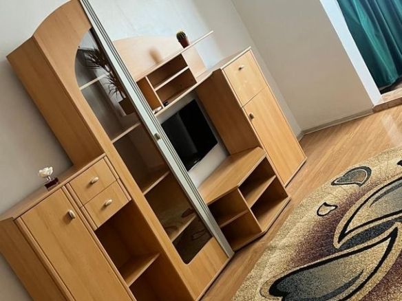 De inchiriat apartament cu 2 camere, etaj 1, zona Neacsu, 400 euro