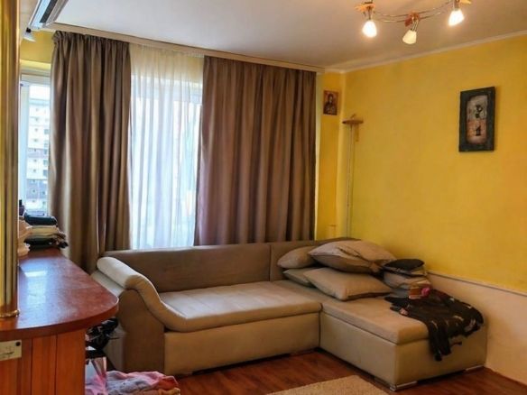 De vanzare apartament cu 4 camere, Dunarea Mall, 95.000 euro
