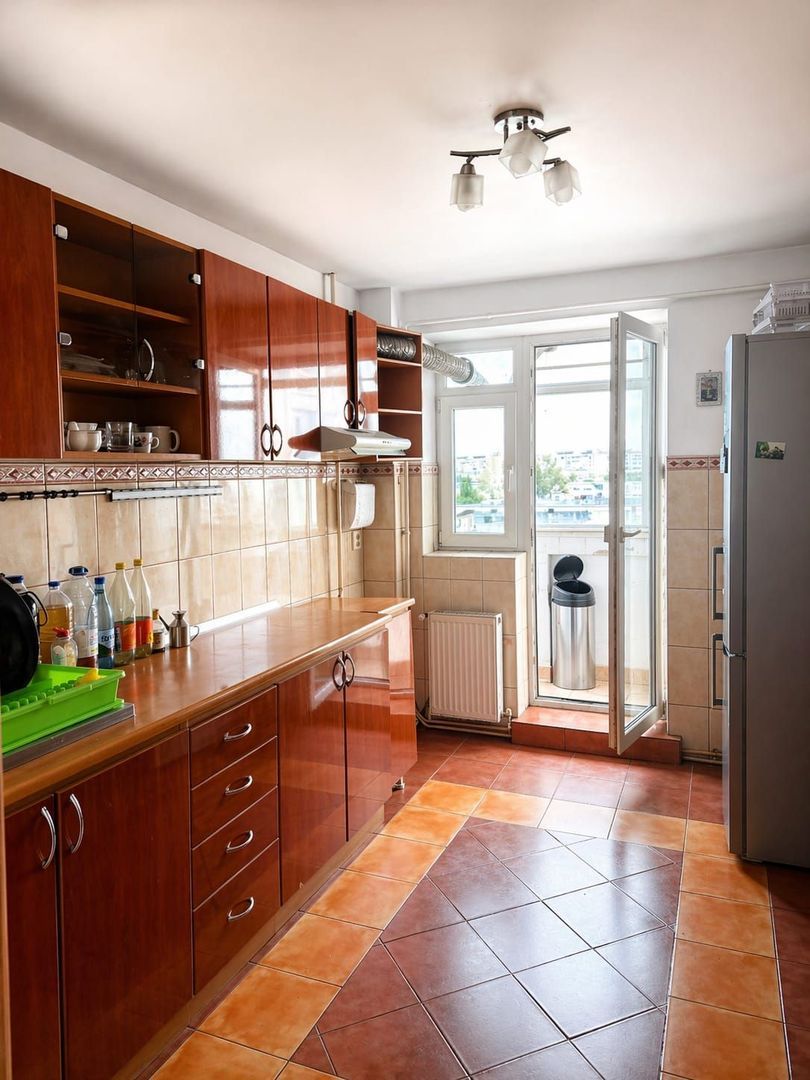 anBn-8708 De vanzare apartament cu 4 camere, Dunarea Mall, 95.000 euro