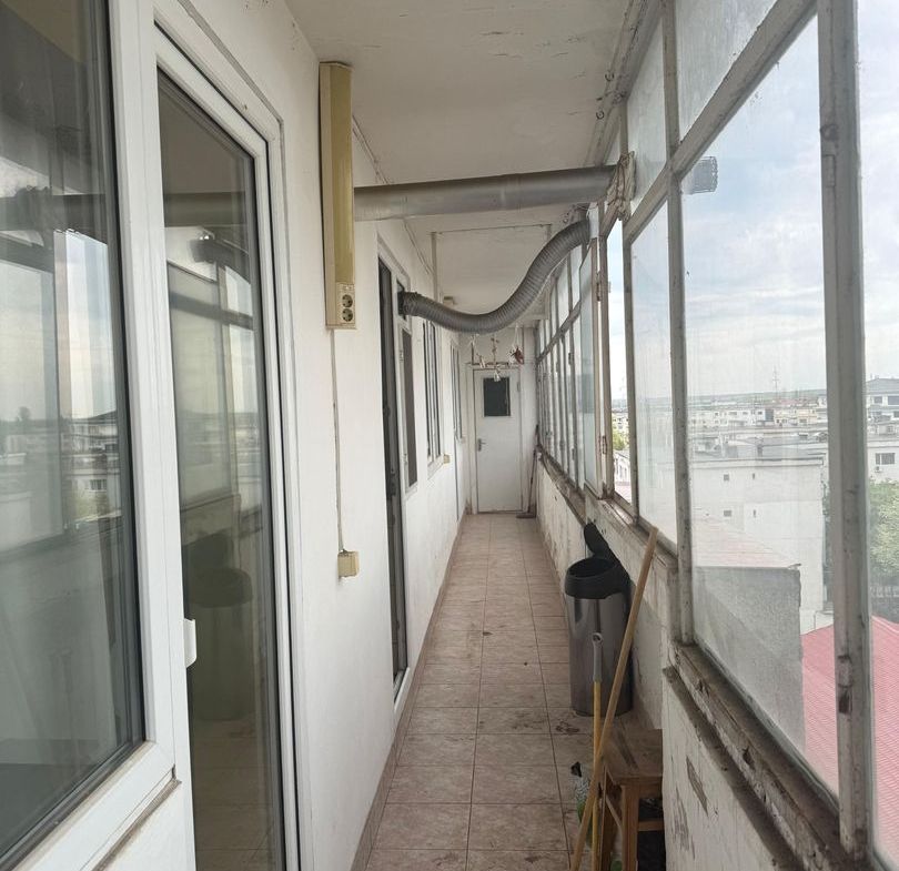 De vanzare apartament cu 4 camere, Dunarea Mall, 95.000 euro