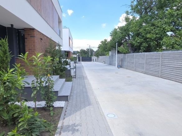 Giulesti  duplex P+1 4 camere de vanzare