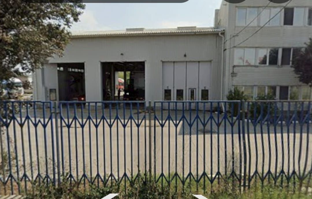 Distribuție /productie 3800 mp -constructie /14.000 mp curte.