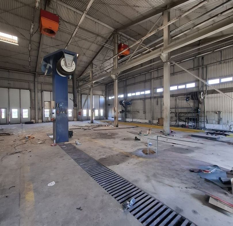 Distribuție /productie 3800 mp -constructie /14.000 mp curte.