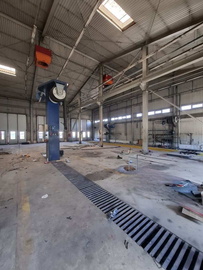Distribuție /productie 3800 mp -constructie /14.000 mp curte.
