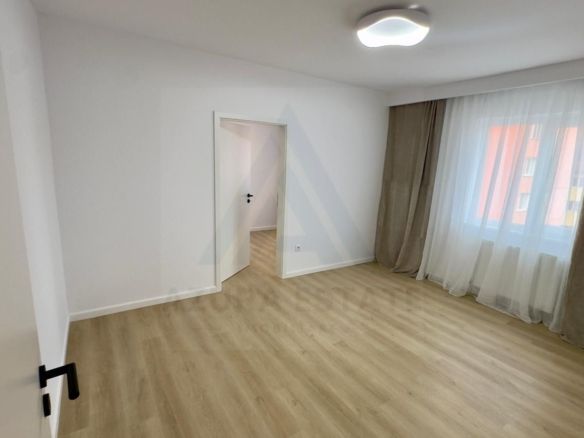 Apartament cu 2 camere renovat 37 mp etaj 3/5 in zona Hipodrom 1