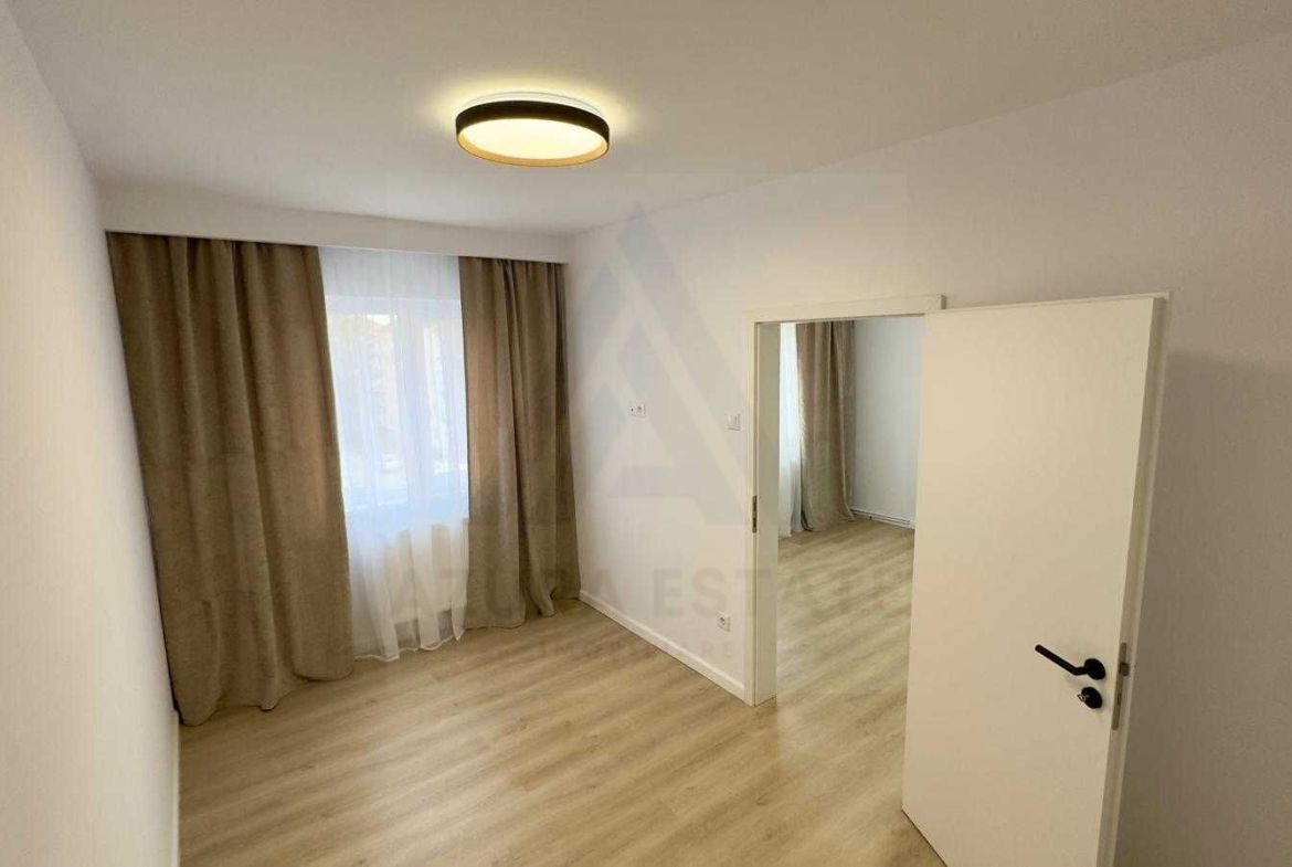 Apartament cu 2 camere renovat 37 mp etaj 3/5 in zona Hipodrom 1