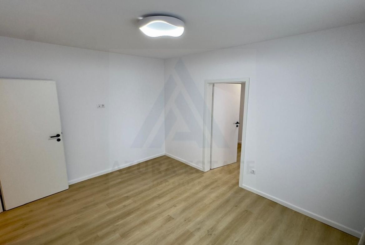 Apartament cu 2 camere renovat 37 mp etaj 3/5 in zona Hipodrom 1
