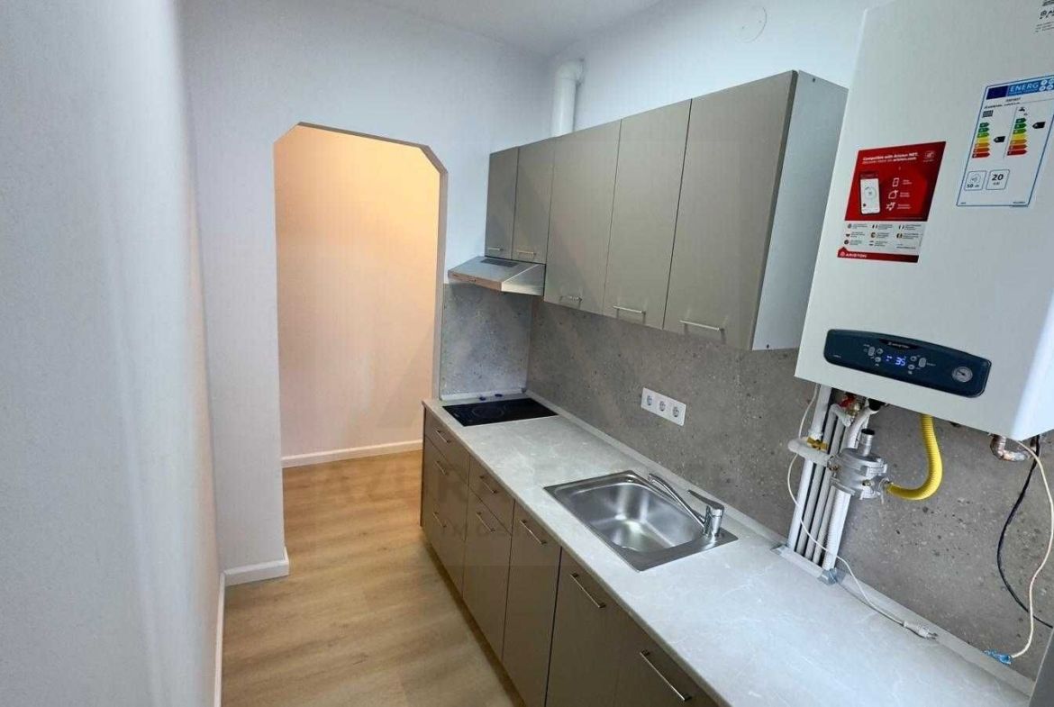 Apartament cu 2 camere renovat 37 mp etaj 3/5 in zona Hipodrom 1
