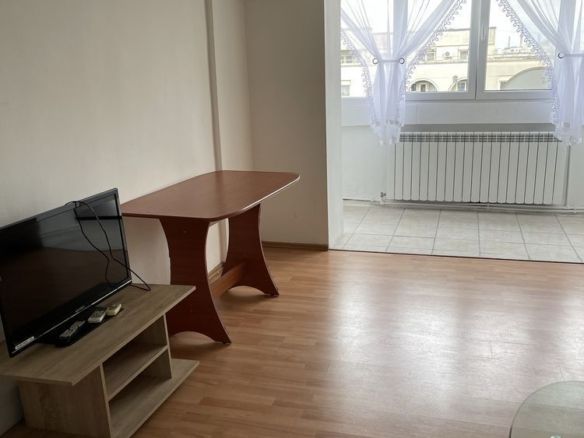 Vand 3camere mare stradal din Blvdul Decebal Bucuresti