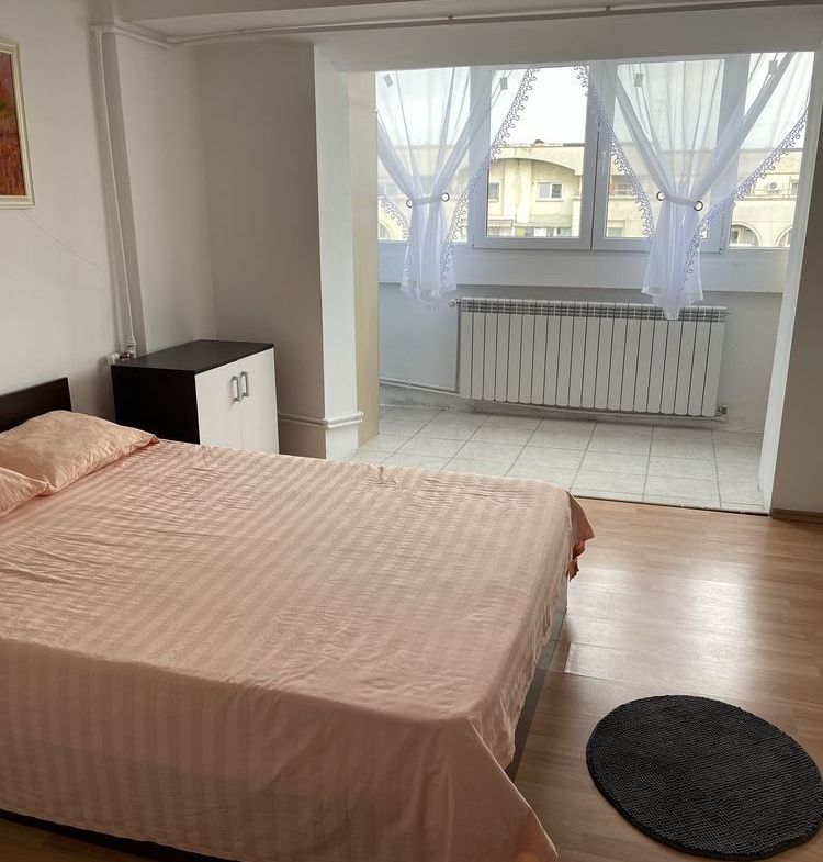 Vand 3camere mare stradal din Blvdul Decebal Bucuresti