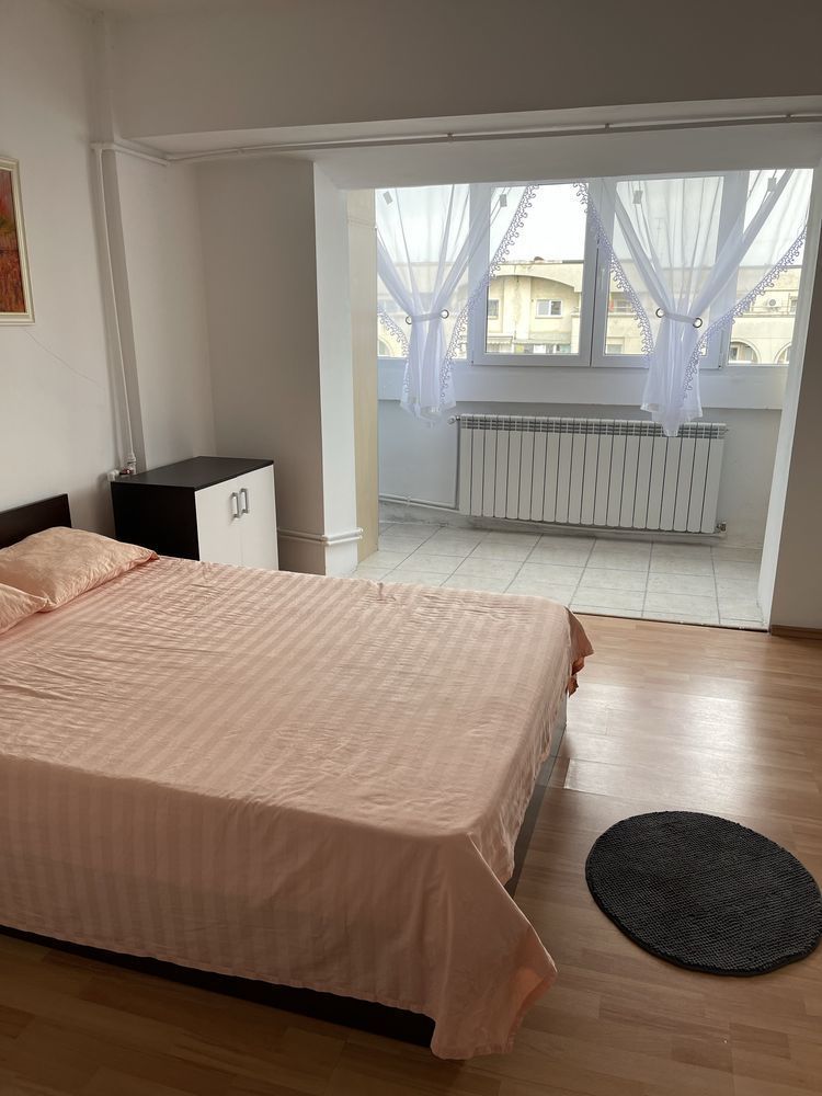 Vand 3camere mare stradal din Blvdul Decebal Bucuresti