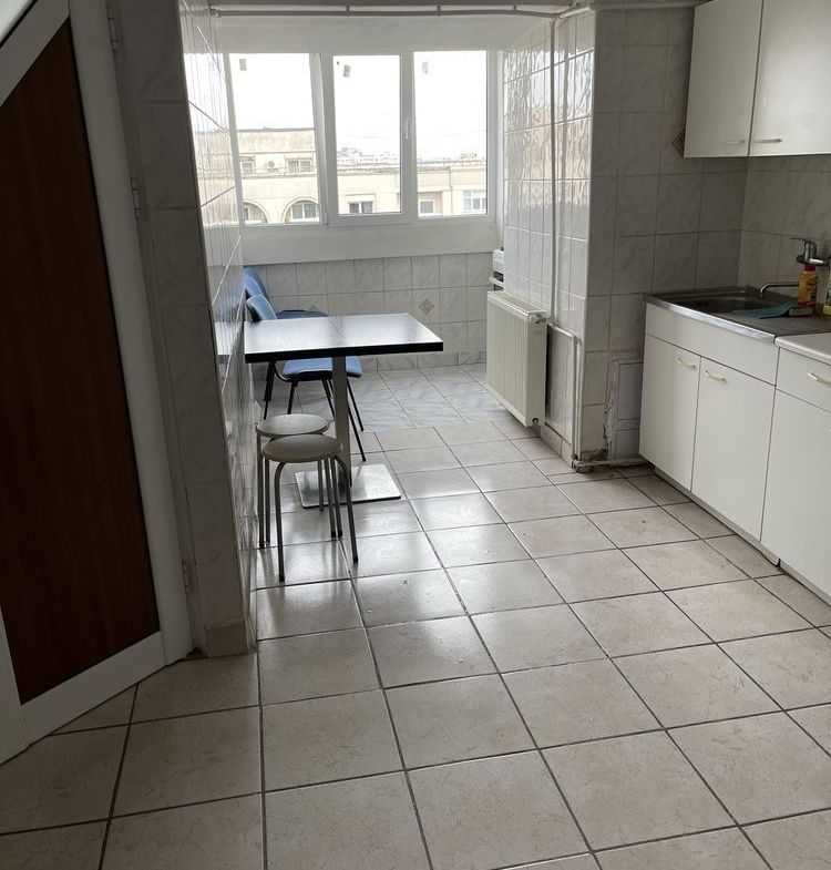 Vand 3camere mare stradal din Blvdul Decebal Bucuresti