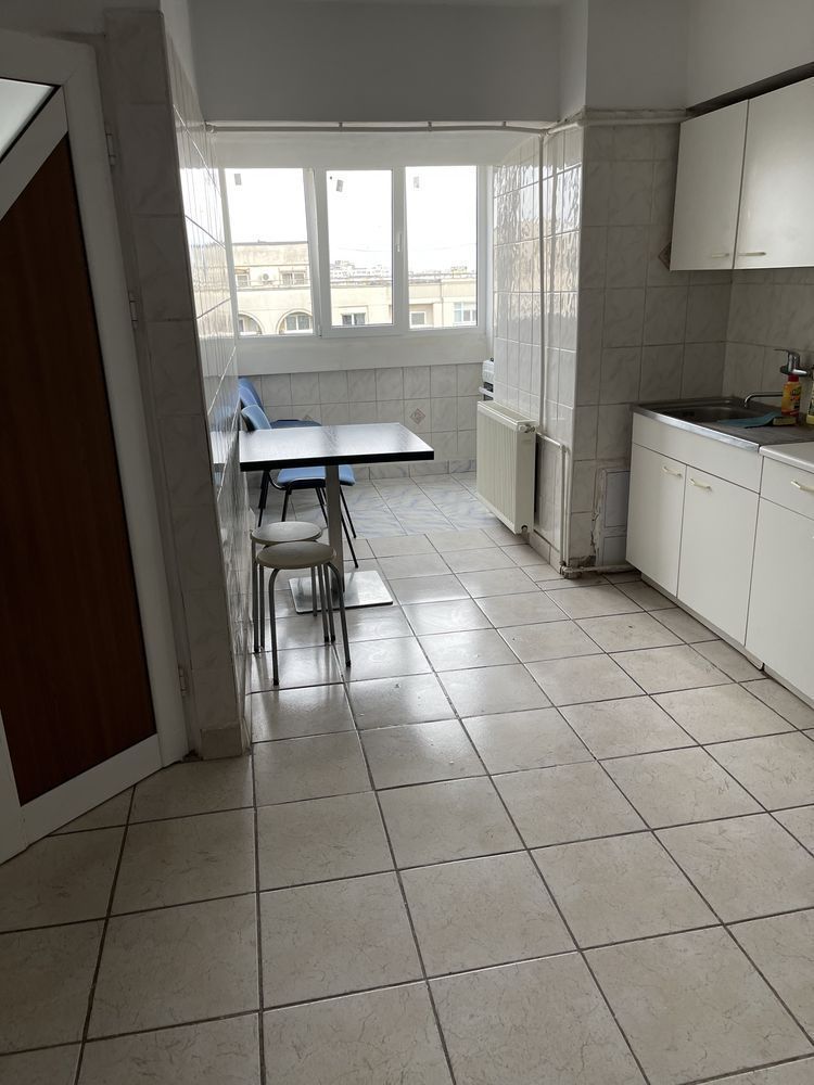 Vand 3camere mare stradal din Blvdul Decebal Bucuresti