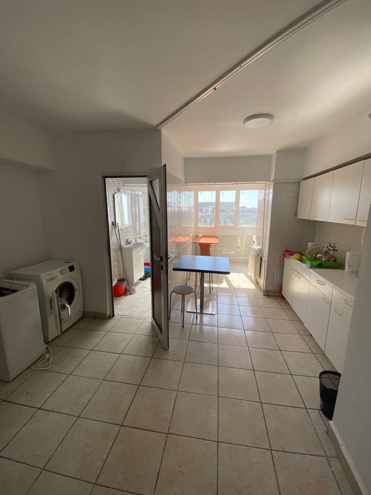 Vand 3camere mare stradal din Blvdul Decebal Bucuresti