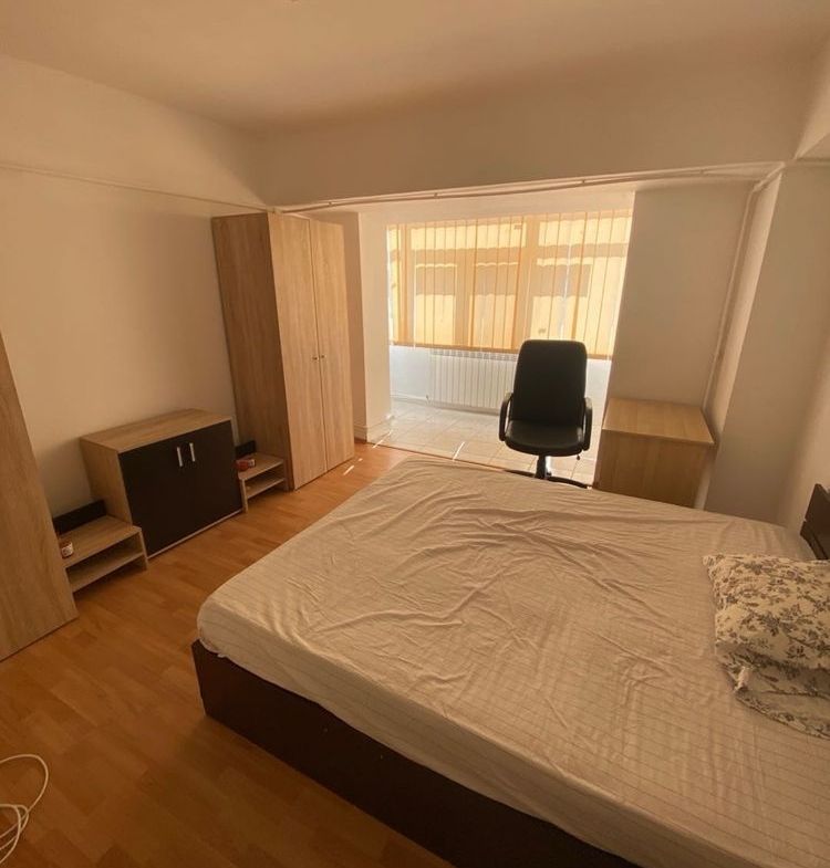 Vand 3camere mare stradal din Blvdul Decebal Bucuresti