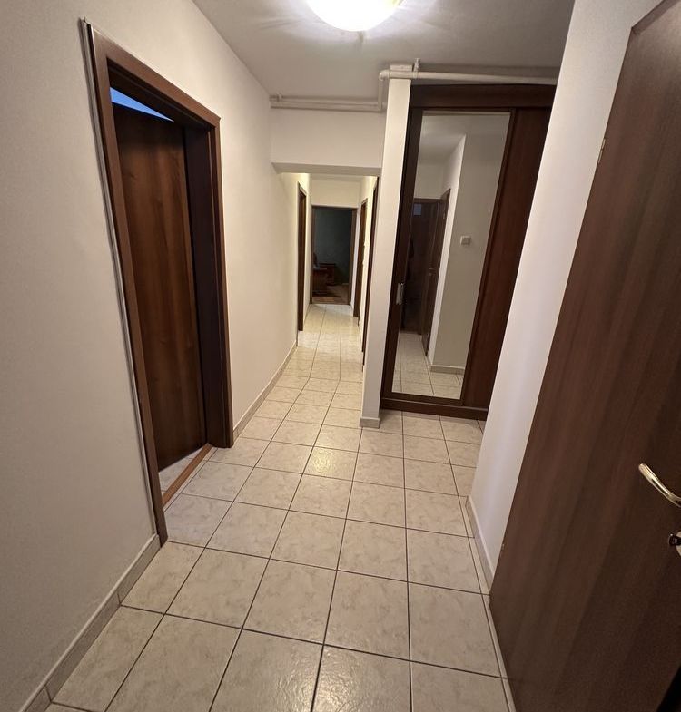 Vand aparatament 3 camere decomandat bdul Unirii, fantani