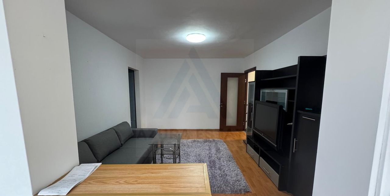 Apartament renovat 3 camere 2 dormitoare pivnita in zona Mihai Viteazu