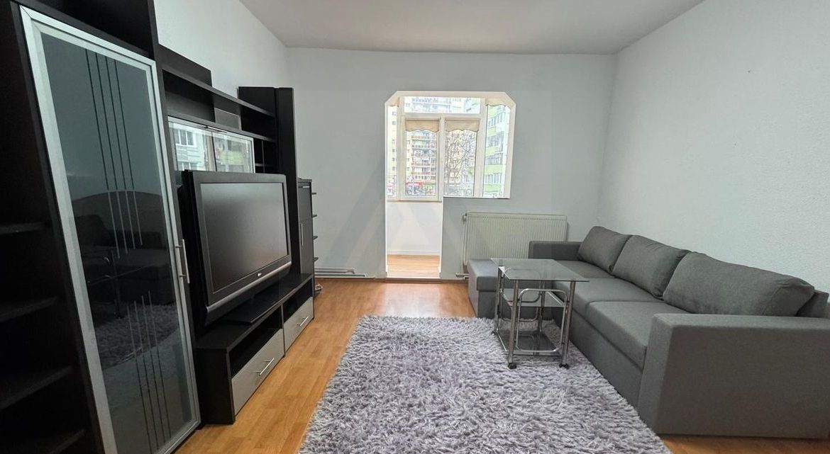 Apartament renovat 3 camere 2 dormitoare pivnita in zona Mihai Viteazu