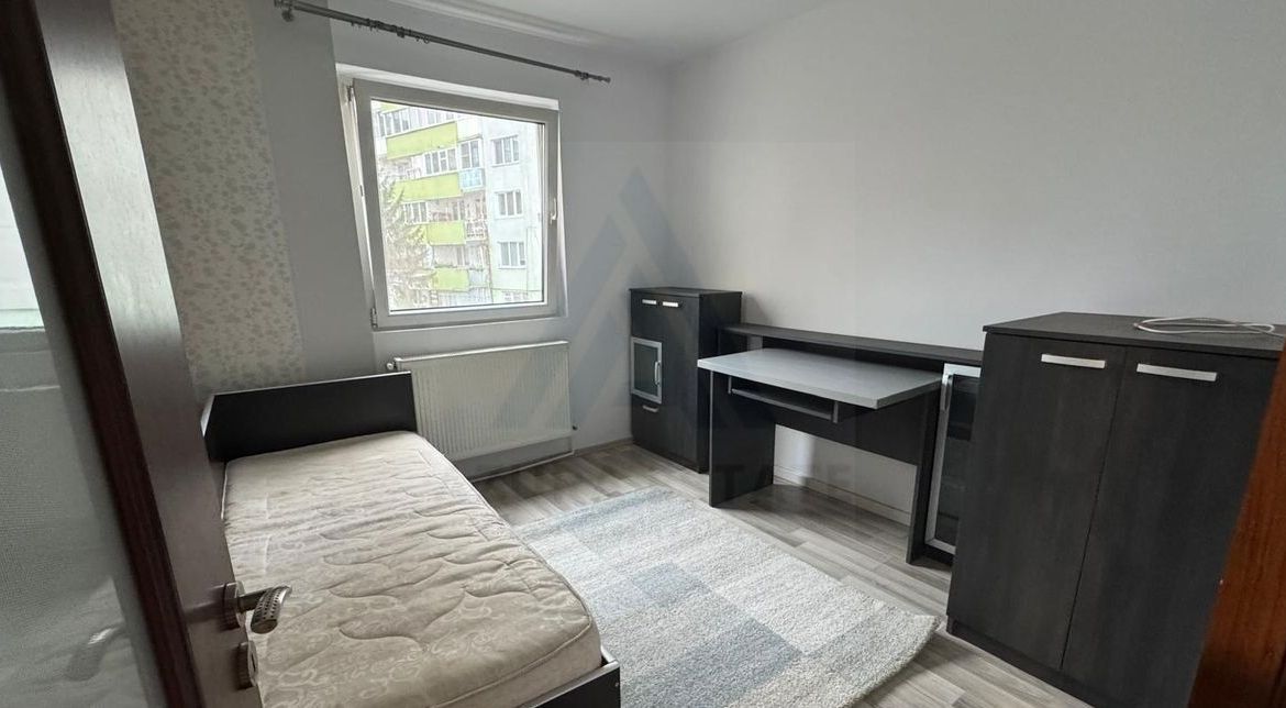 Apartament renovat 3 camere 2 dormitoare pivnita in zona Mihai Viteazu