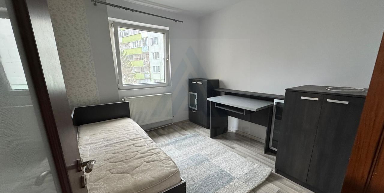 Apartament renovat 3 camere 2 dormitoare pivnita in zona Mihai Viteazu