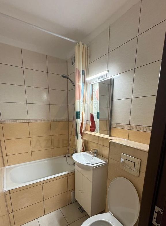 Apartament renovat 3 camere 2 dormitoare pivnita in zona Mihai Viteazu