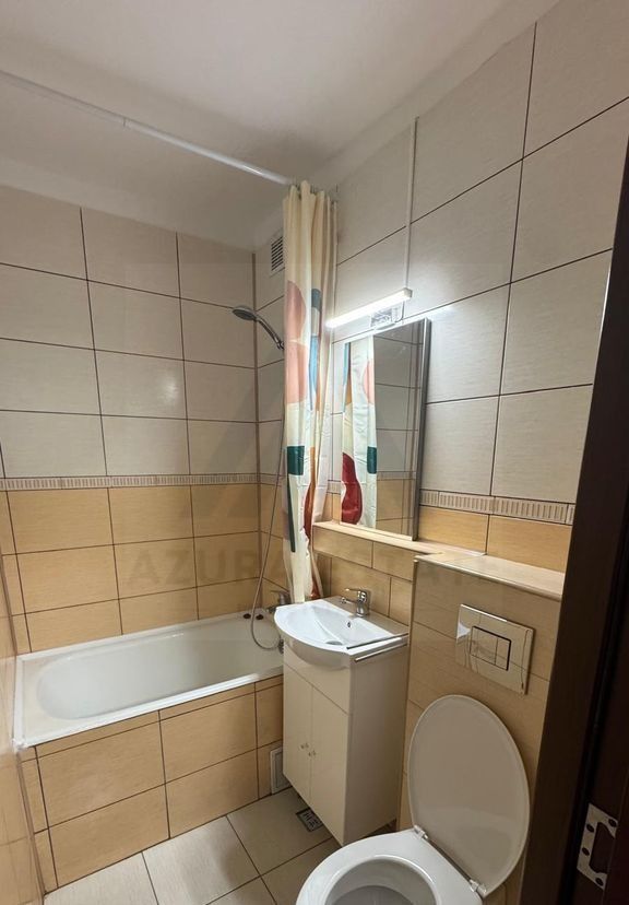 Apartament renovat 3 camere 2 dormitoare pivnita in zona Mihai Viteazu